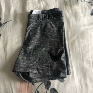 Nike Pros Grey